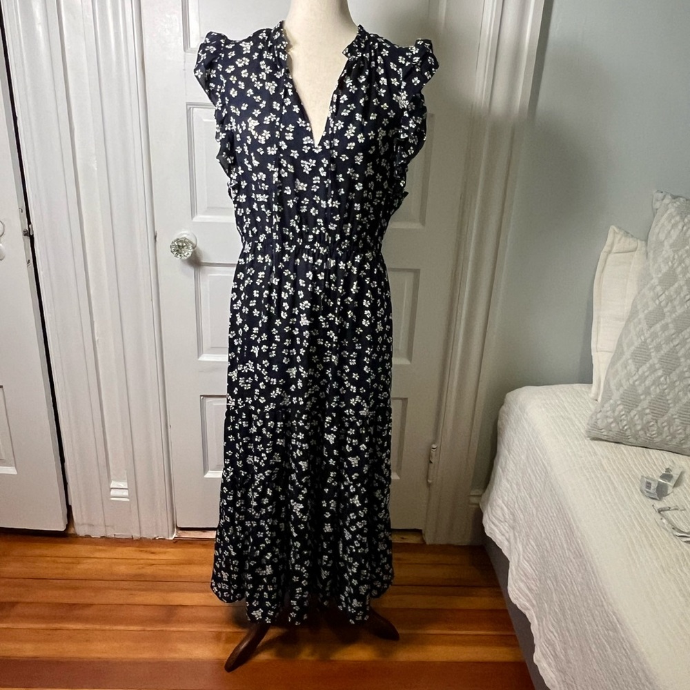 BB Dakota navy white daisy print sleeveless sundress . Ruffle accents